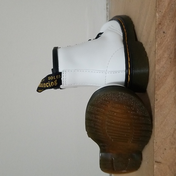 NEW! Dr. Martens 1460 8-Eye Boot - Little Kid - White sz 7 NWT Price Firm - Picture 5 of 11